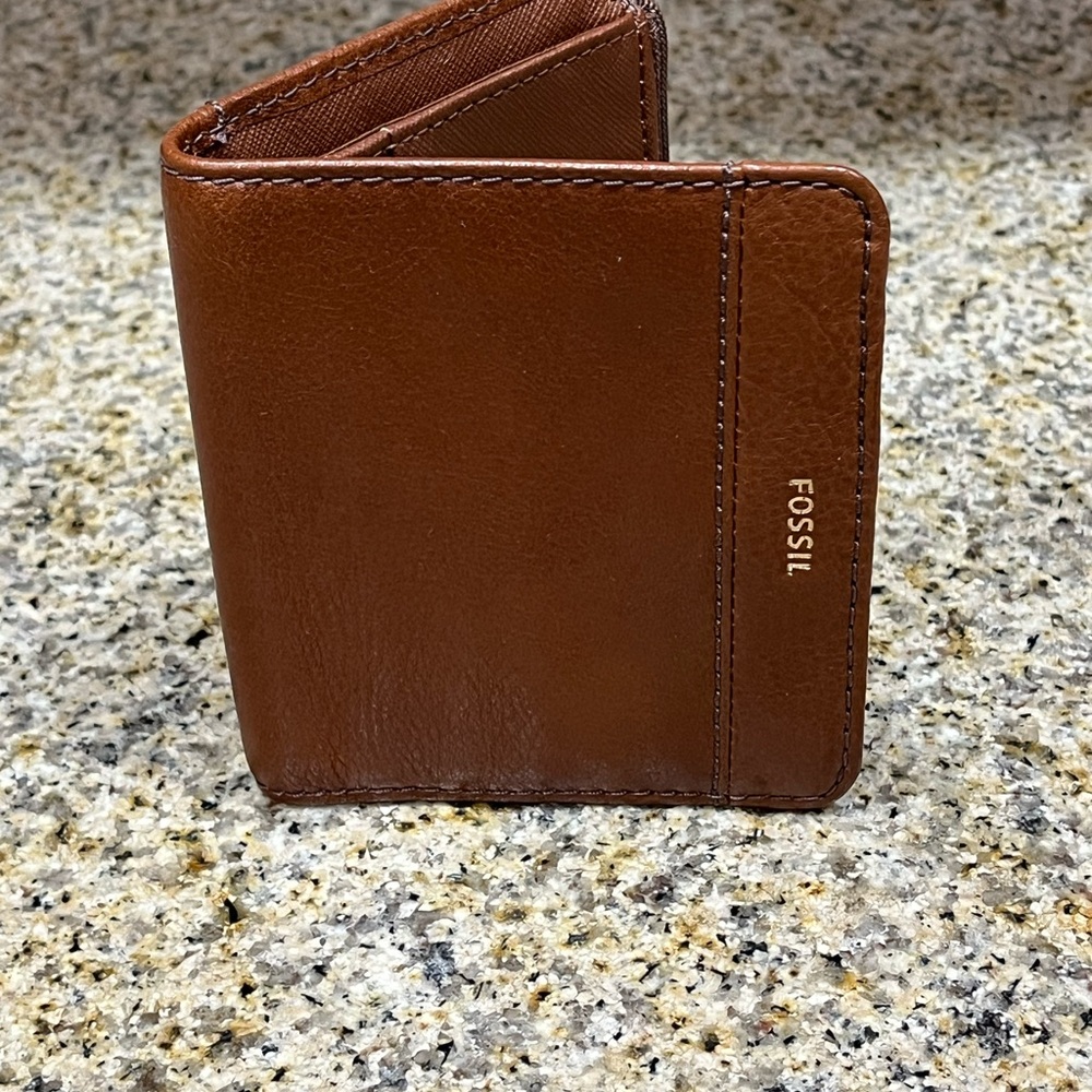 Brown Leather Fossil wallet - Picture 4 of 7